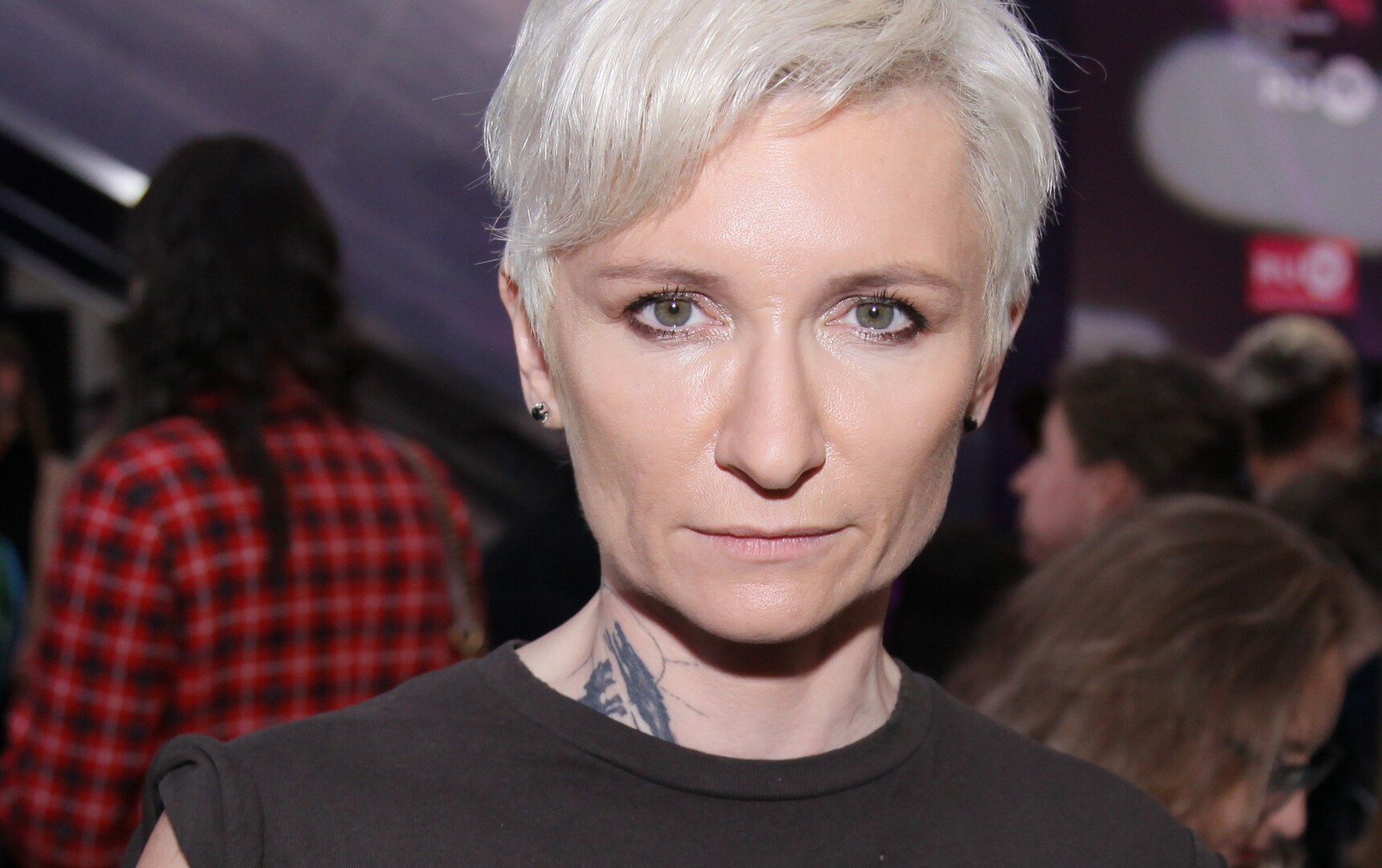 Буйные кудри и детский взгляд: 45-летняя Диана Арбенина показала, как выглядела в юности