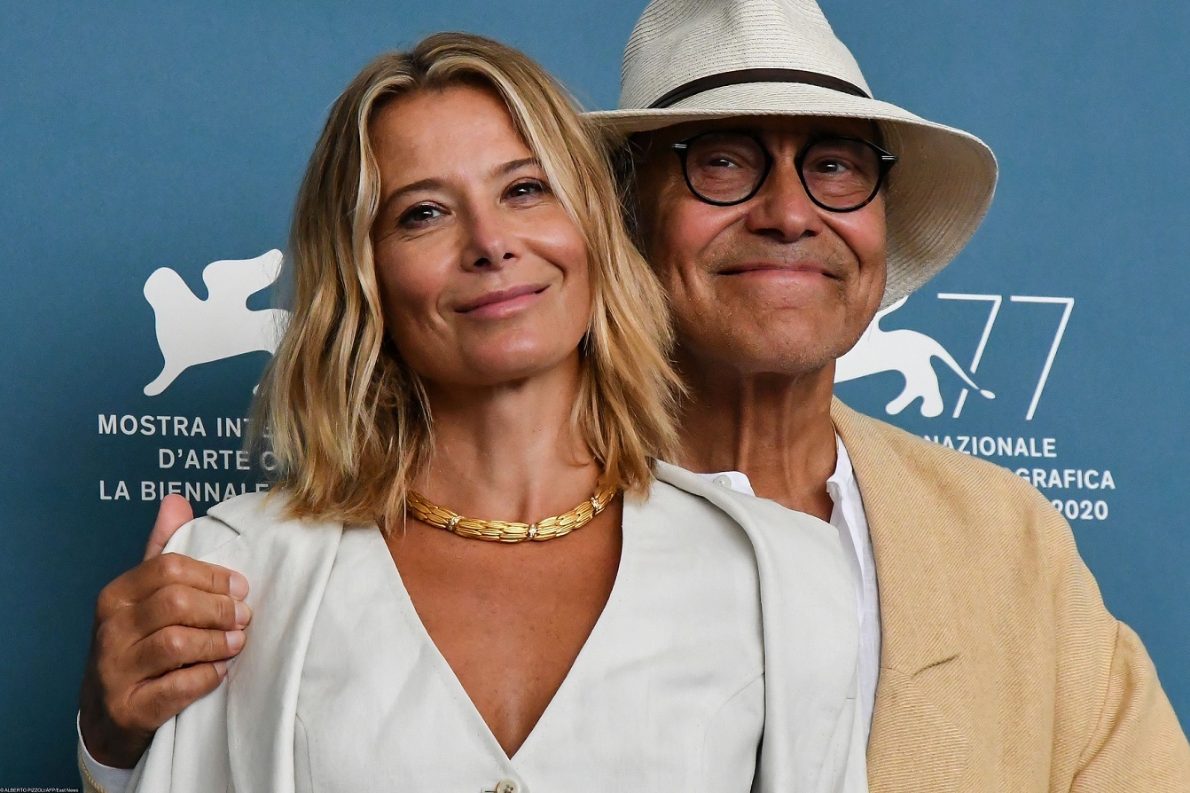 Высоцкая показала фото с венчания с Кончаловским: фата, особое платье и необычные кольца