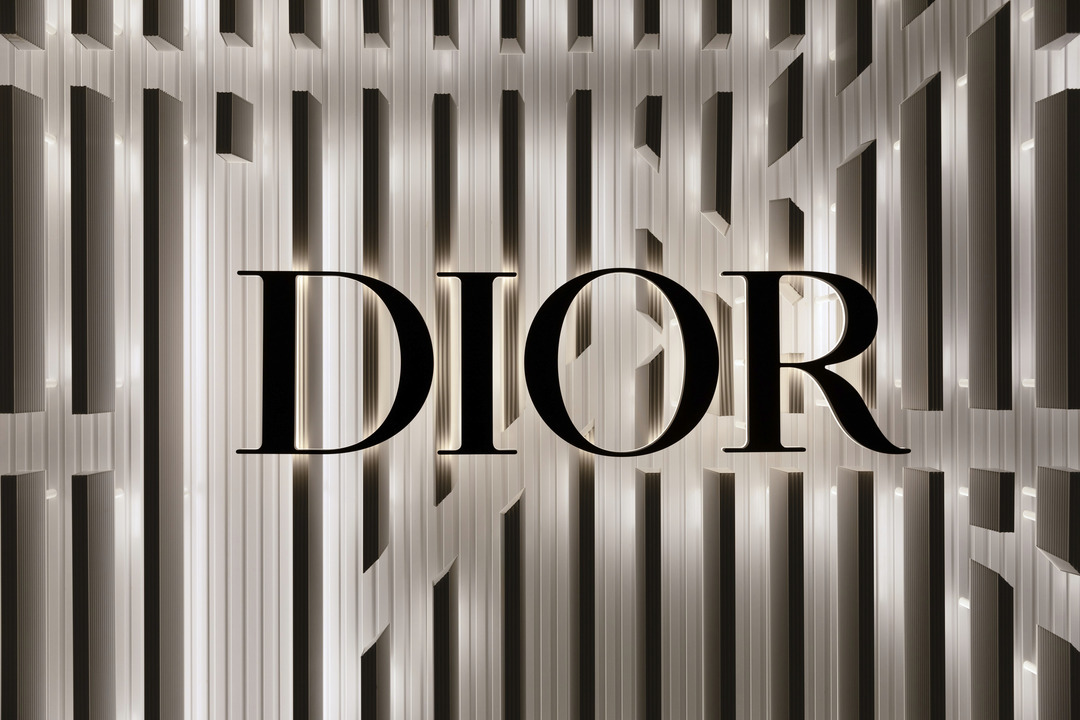   Dior     