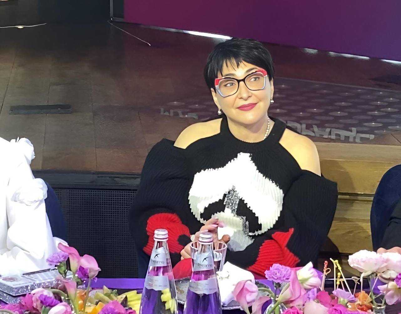 60-летняя Лолита Милявская пошутила о планах создать ИП и стричь участки коллег