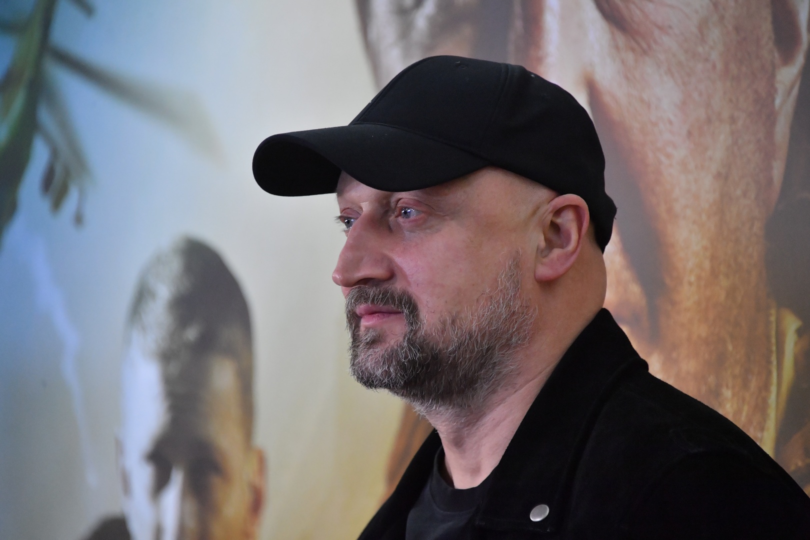 Женатый актер Гоша Куценко публично поцеловал в губы режиссера Ольгу Френкель