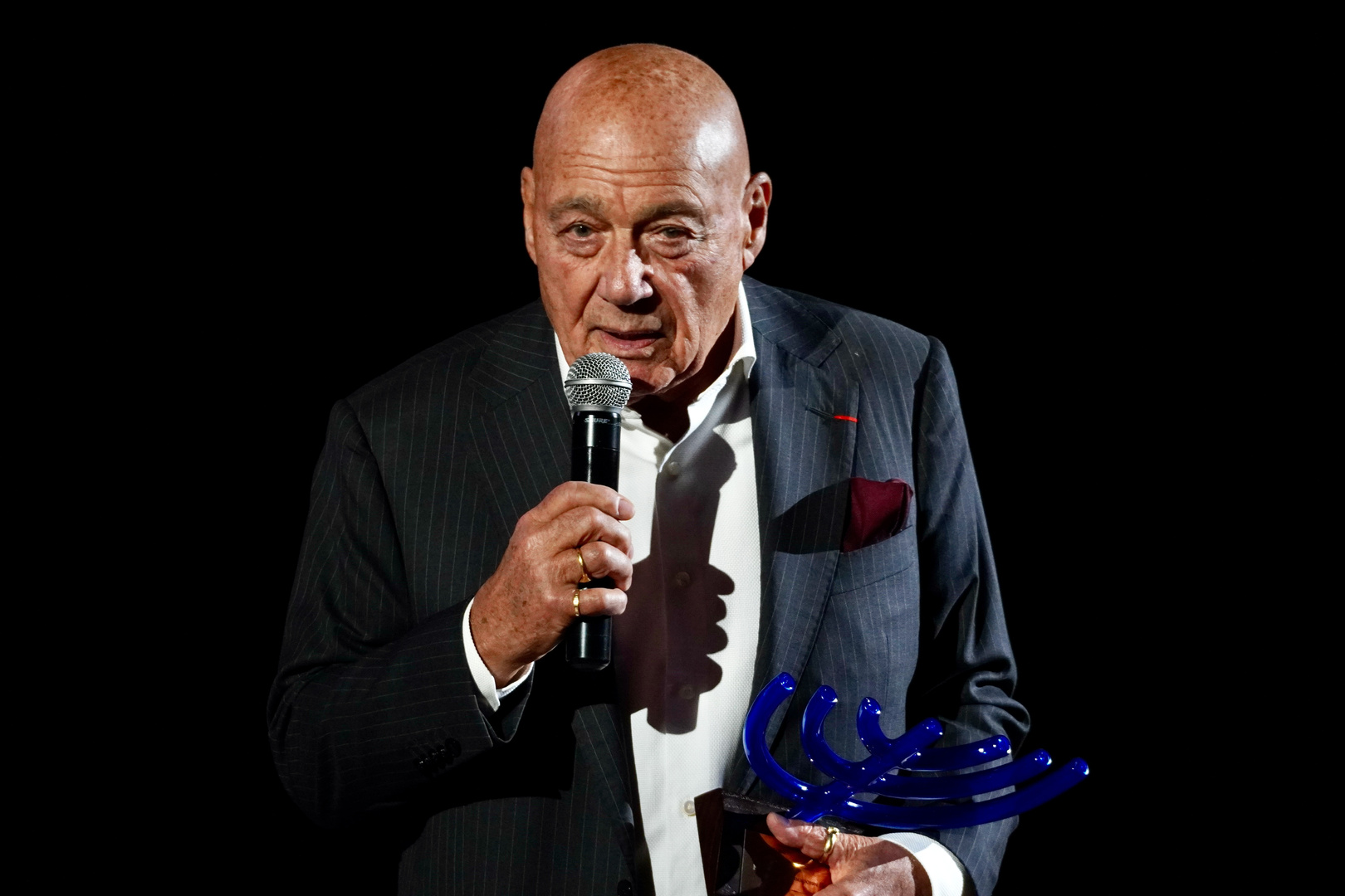 Телеведущий Познер раскритиковал идею о запрете в РФ продажи алкоголя до 21 года