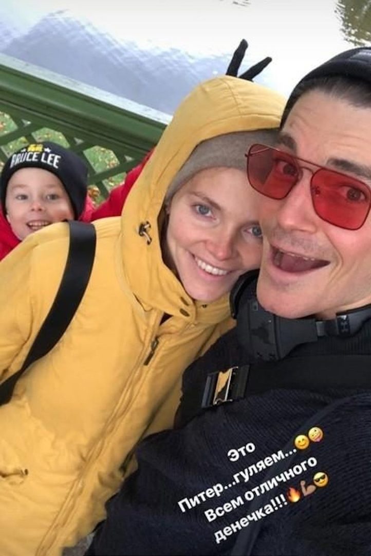 Максим Матвеев показал нежное фото с женой и сыном