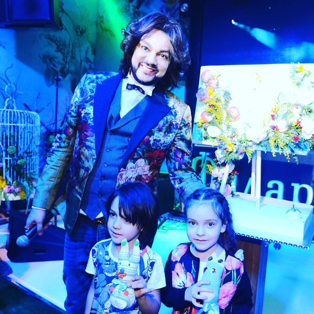 Дети филиппа киркорова. Дети филиппа киркорова. Дети филиппа киркорова. Дети филиппа киркорова. Как зовут детей филиппа киркорова и сколько.