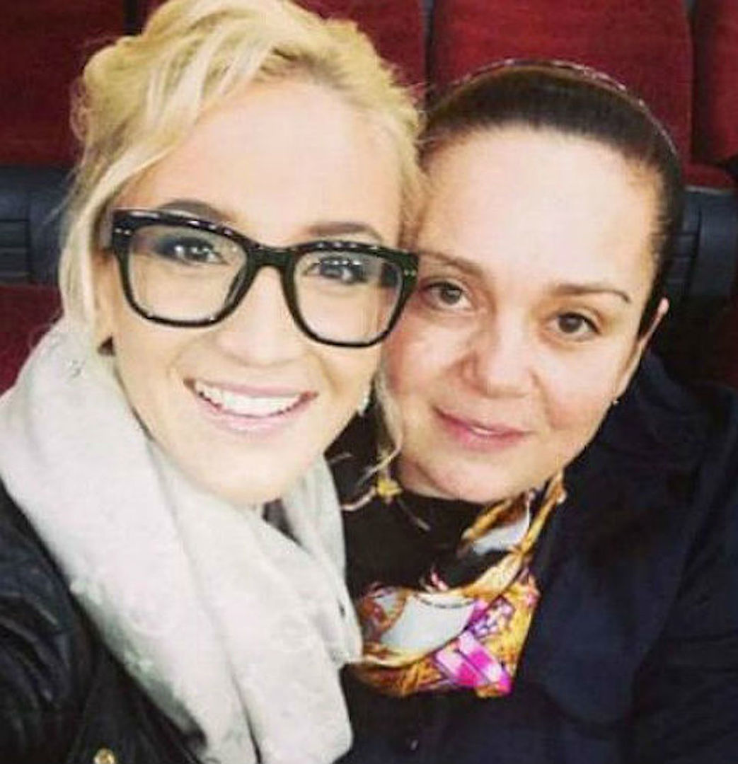 Ольга Бузова шокировала фанатов новой фотографией с мамой: «Это какая-то девочка-подросток»