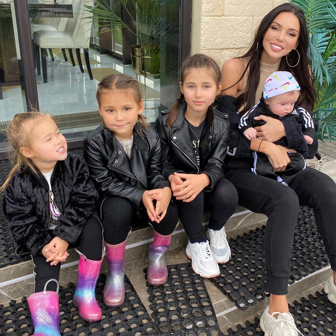 джиган и оксана самойлова с детьми. джиган и оксана самойлова. джиган и оксана самойлова. дети самойловой и джигана. сколько лет детям джигана и оксаны.