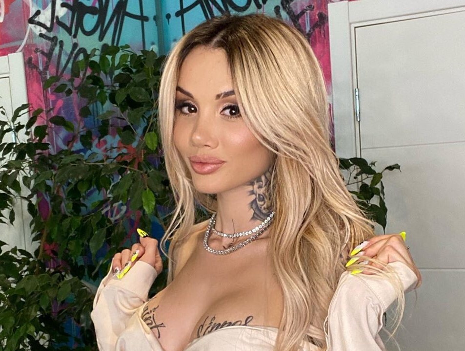 Lavika porno rasmlar Jinsiy chekayotgan ayol surati