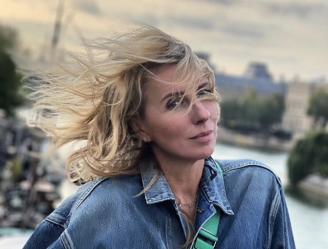 «Как француженка»: Светлана Бондарчук показала себя с короткой стрижкой