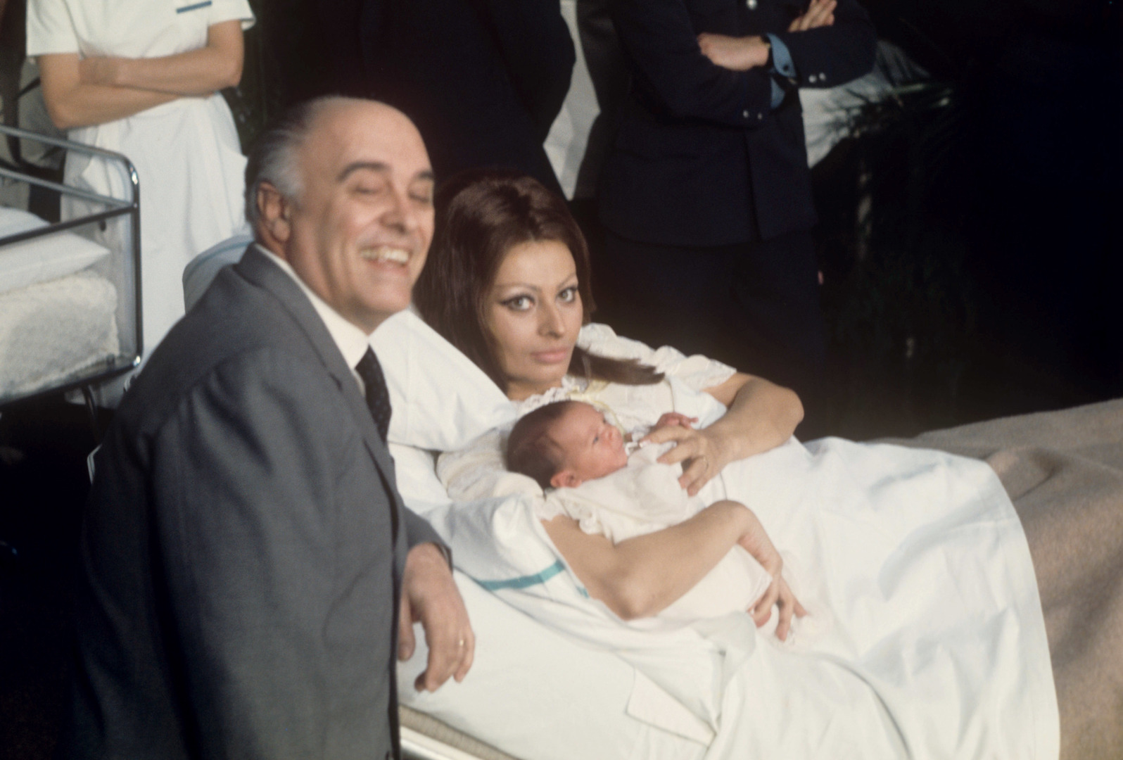 С новорожденным сыном Карло, 1968 год