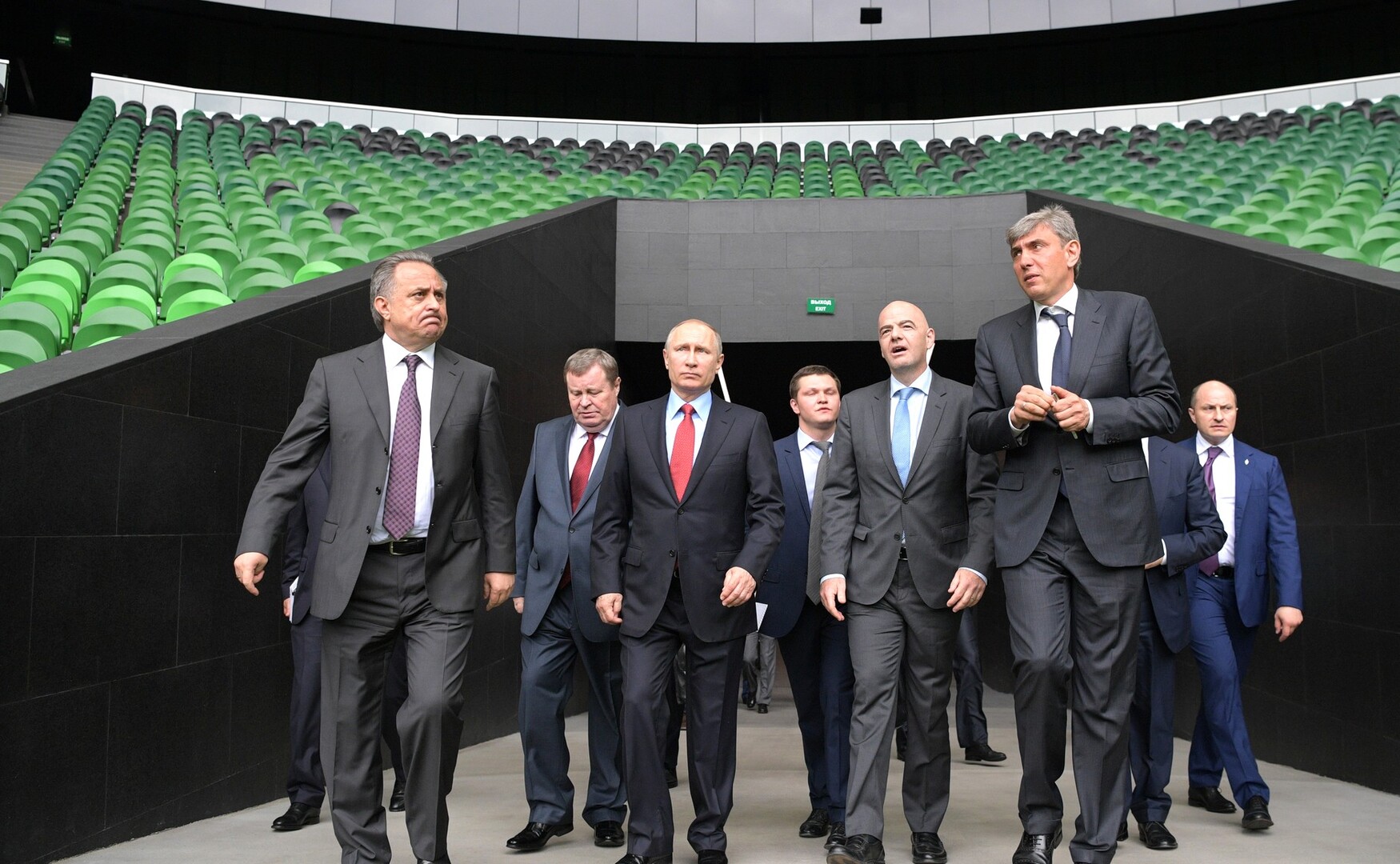 Владимир Путин с официальным визитом на стадионе