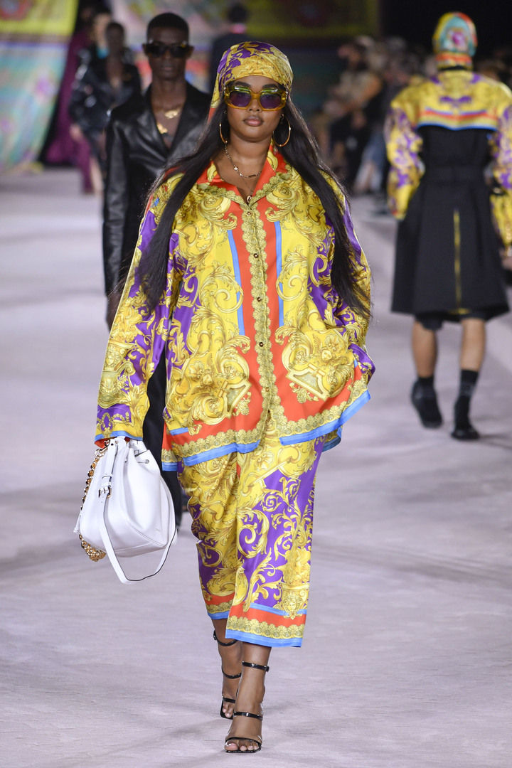 Прешес Ли на показе Versace Spring 2022 Ready-to-Wear
