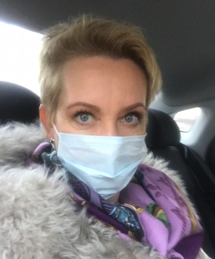 Татьяна Лазарева в маске