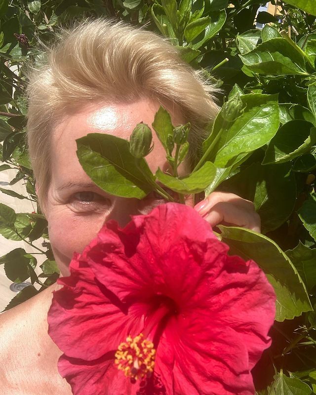 Татьяна Лазарева в саду