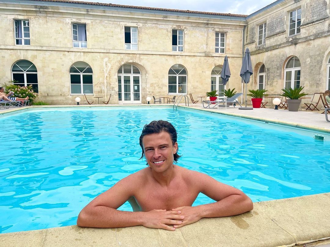 Прохор Шаляпин в бассейне