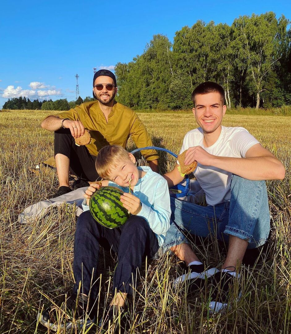 Денис Клявер с сыновьями
