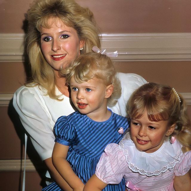 Мама Пэрис Хилтон с дочками