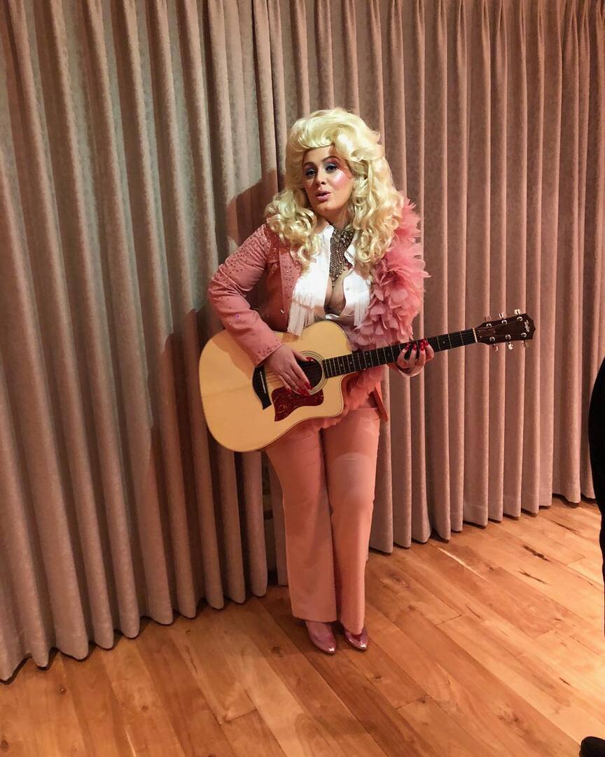 Певица Адель