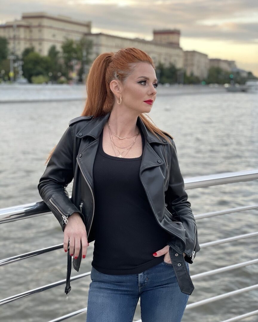 Лена Катина на прогулке в Москве