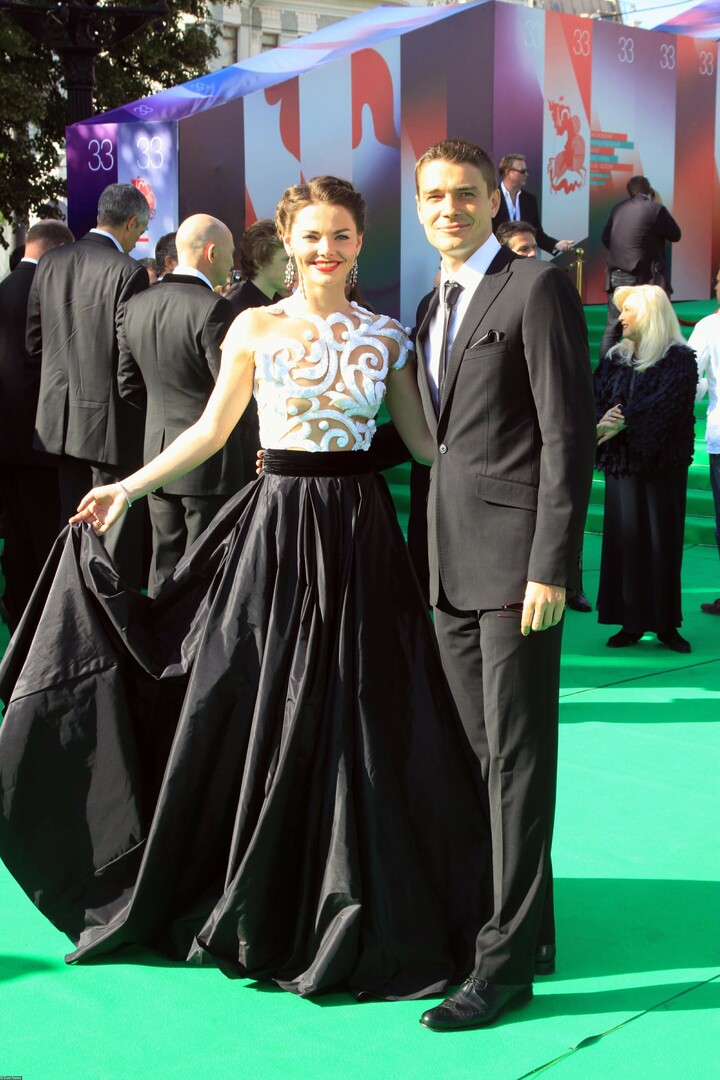 Супруги Елизавета Боярская и Максим Матвеев, 2011 год