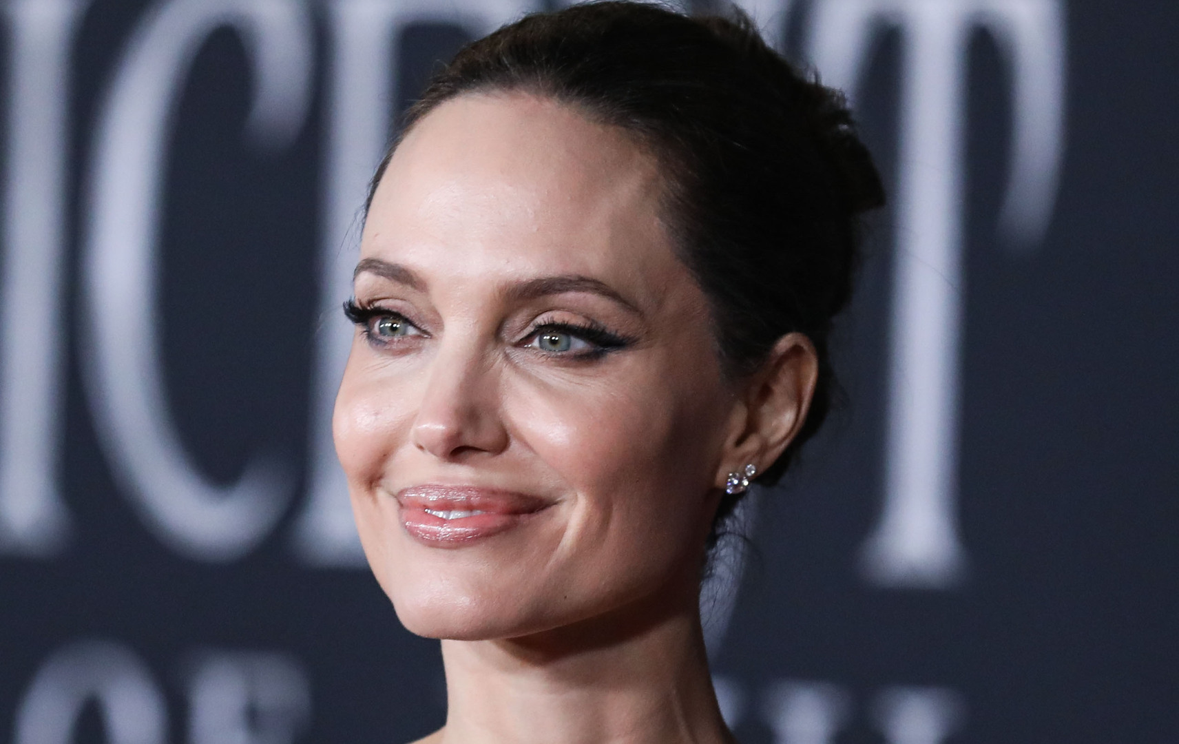Анджелина Джоли снова замечена с бывшим мужем — и это не Брэд Питт
