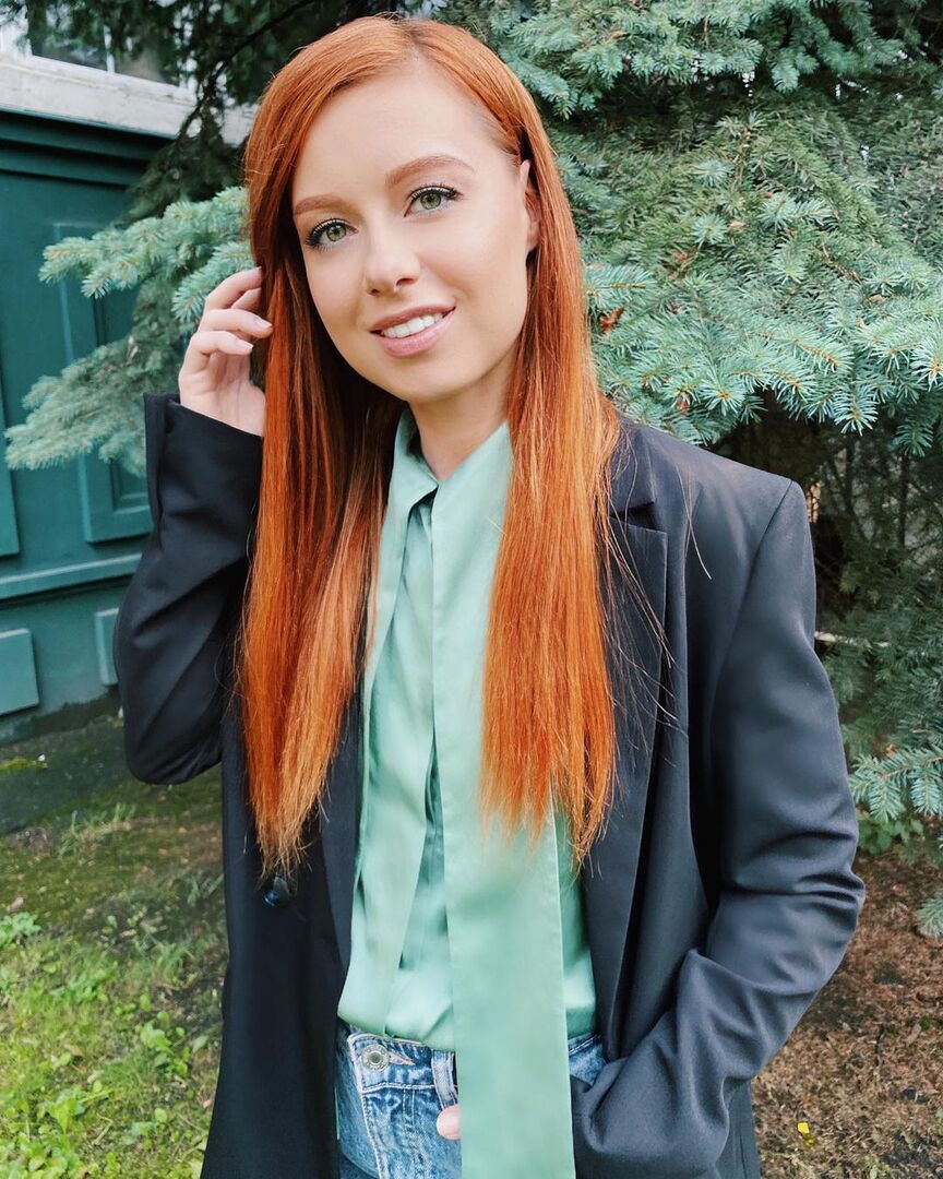 Певица Юлия Савичева