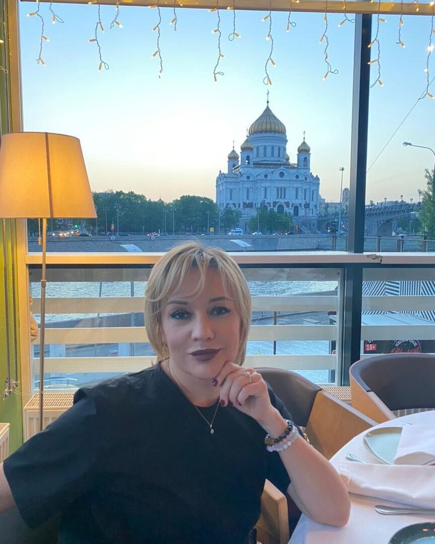 Татьяна Буланова в ресторане
