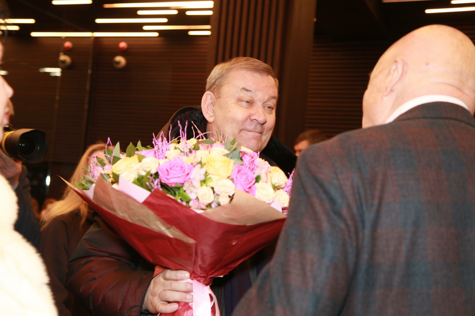 Владимир Урин с цветами