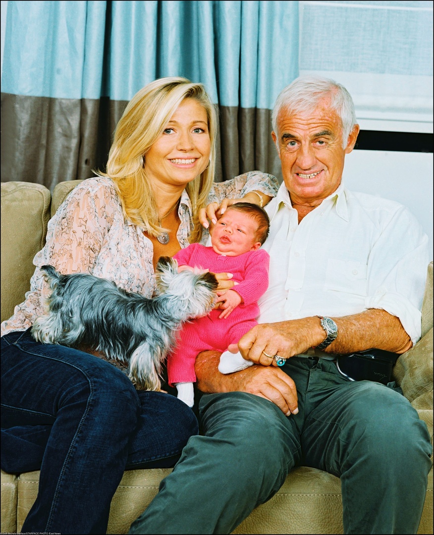Жан-Поль Бельмондо и Натти с дочерью Стеллой, 2003 год