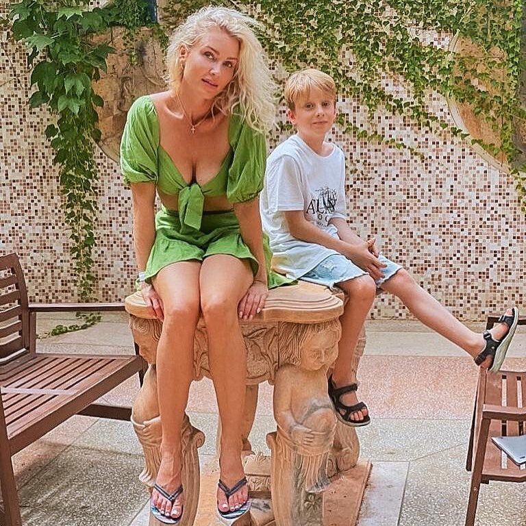 Катя Гордон с сыном на отдыхе