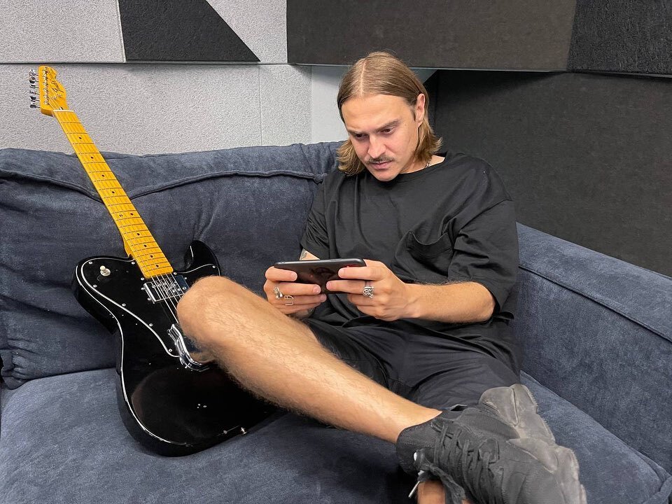 Илья Прусикин играет в онлайн-игры