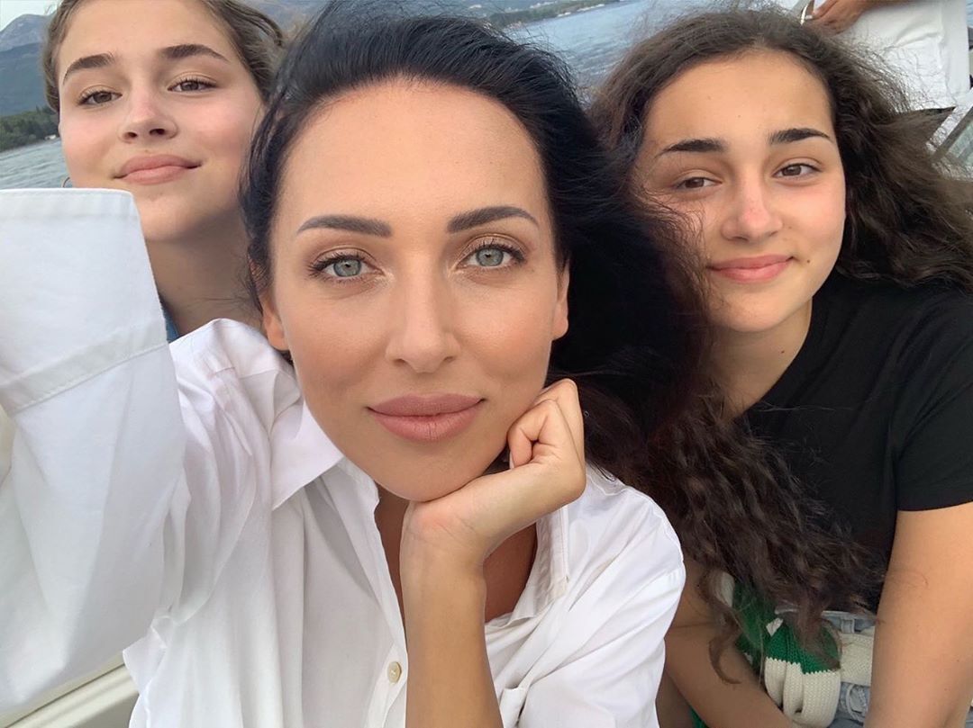 Алсу с дочерьми