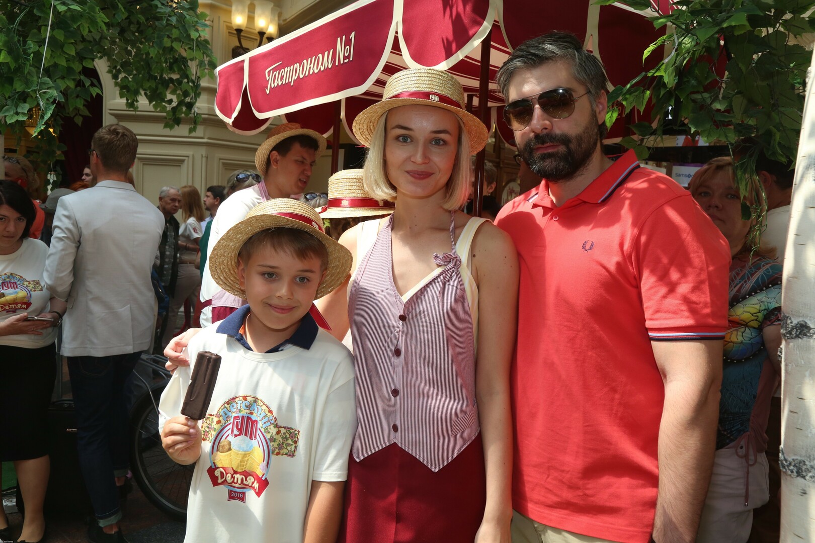 Полина Гагарина и Дмитрий Исхаков с сыном певицы от предыдущего брака
