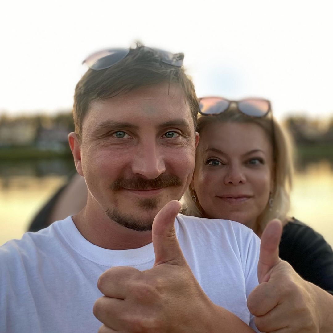 Яна Поплавская с супругом летом