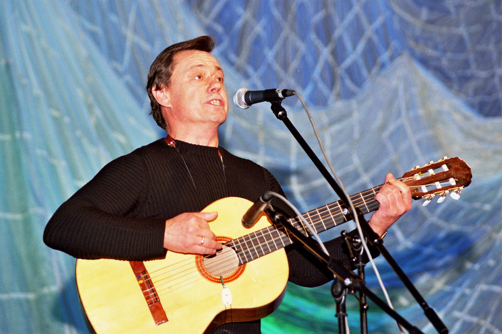 Николай Караченцов поет под гитару