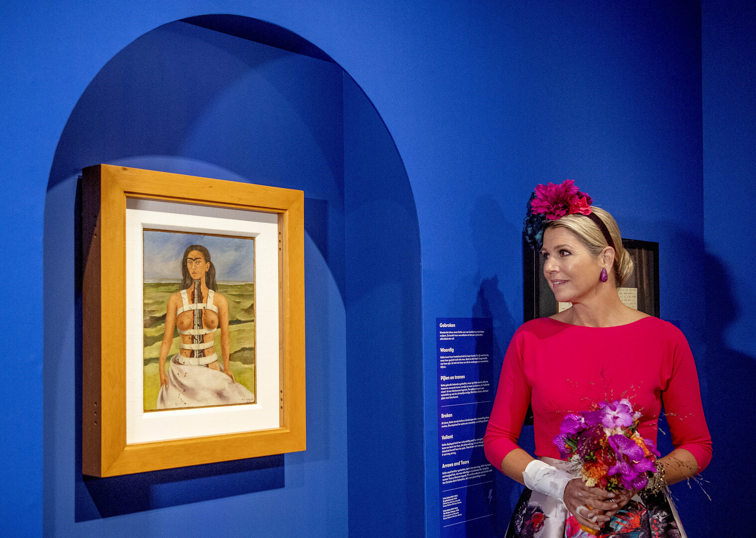 Королева Максима на выставке работ Фриды Кало