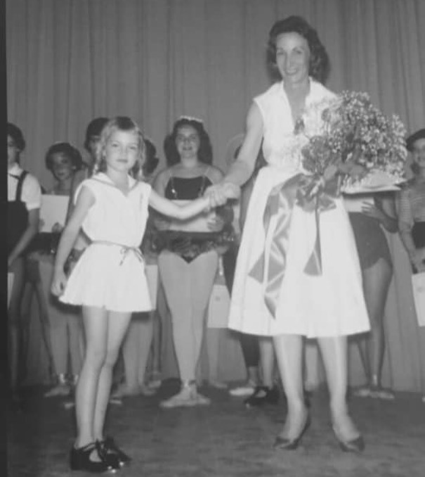 Голди Хоун с учителем танцев