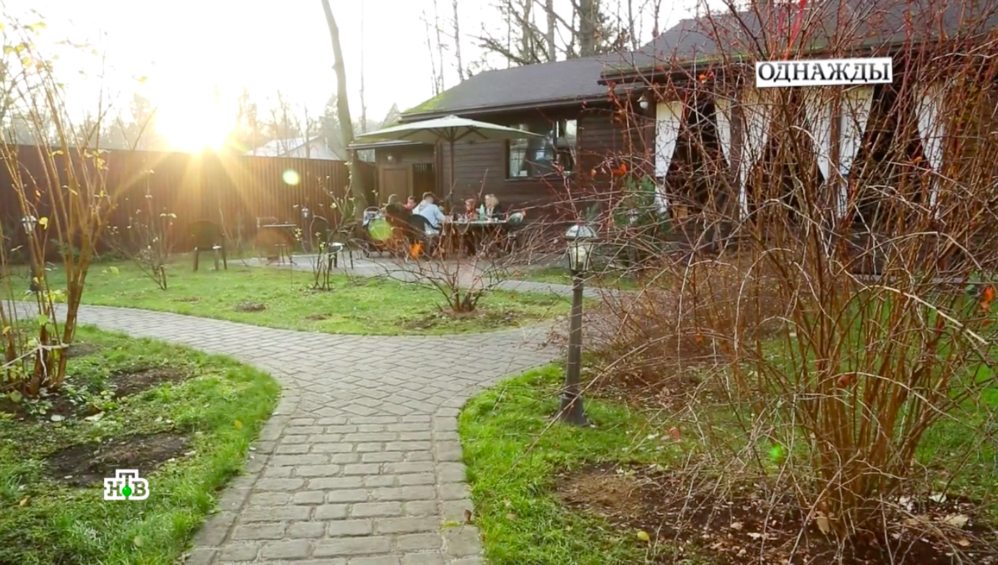 Двор Анны Якуниной