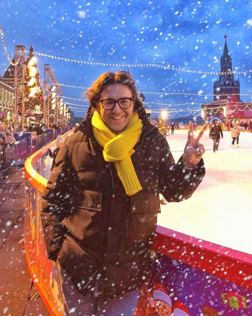 Андрей Малахов на зимней прогулке
