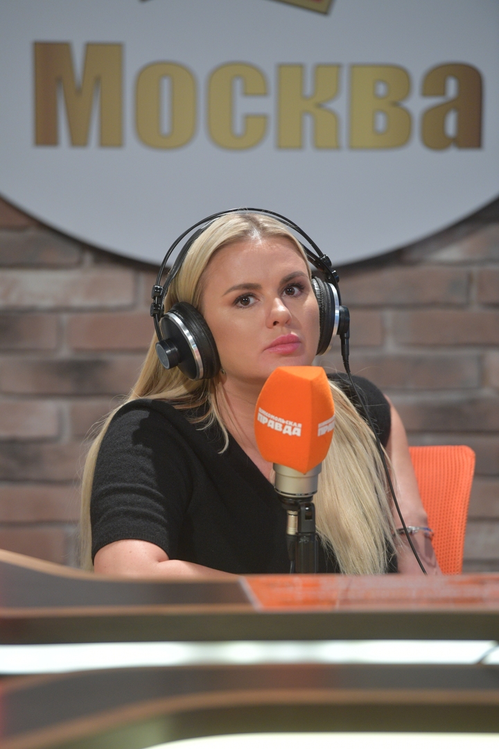 Анна Семенович в эфире на радио