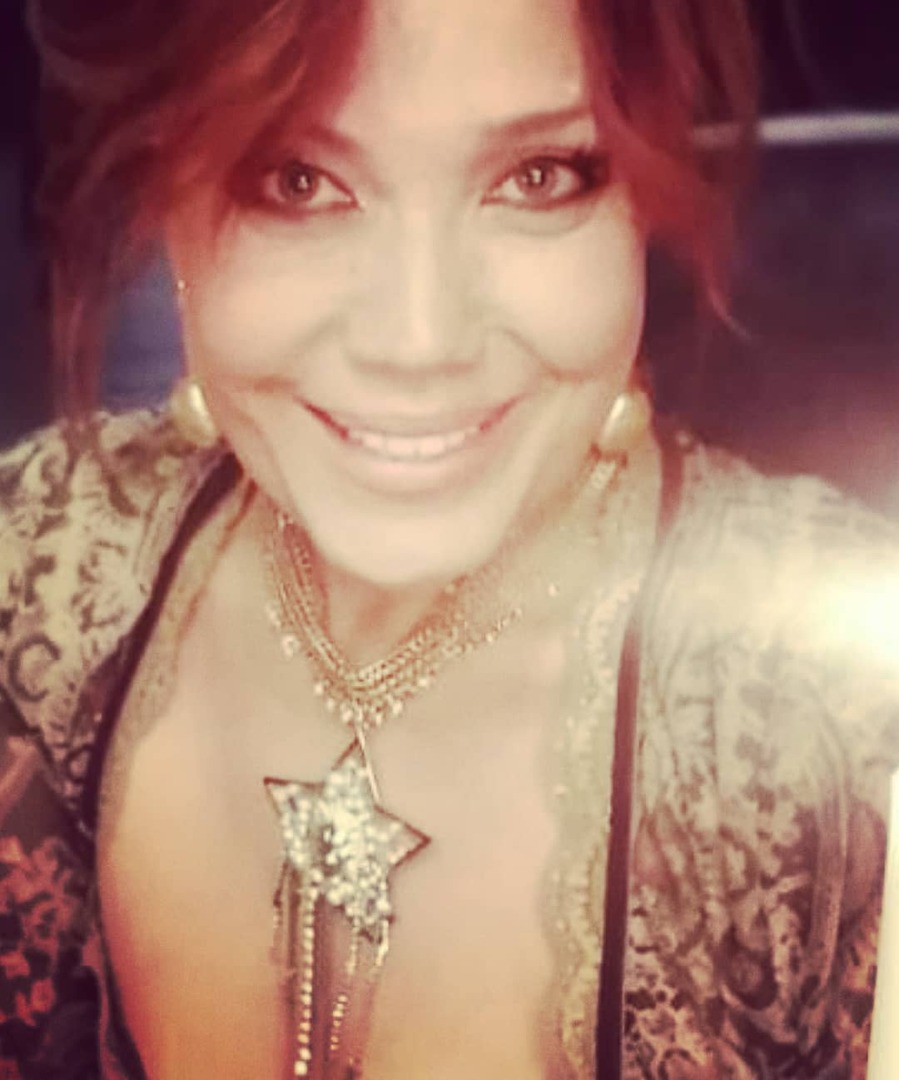 Азиза, селфи