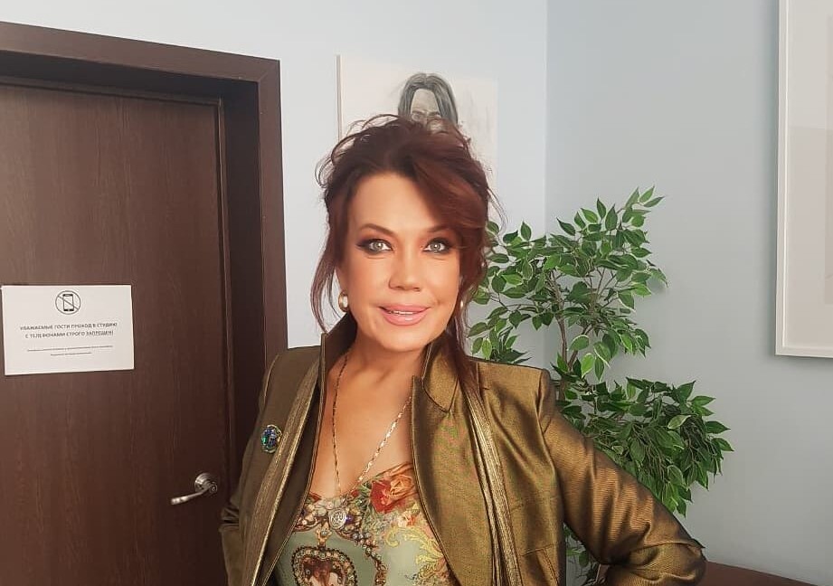 Певица Азиза