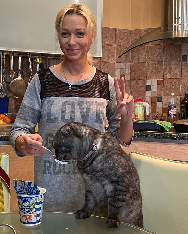 Елена Бережная с котом