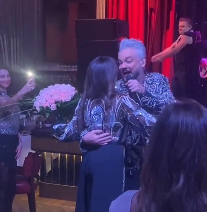 Филипп Киркоров танцует с Ольгой Крутой