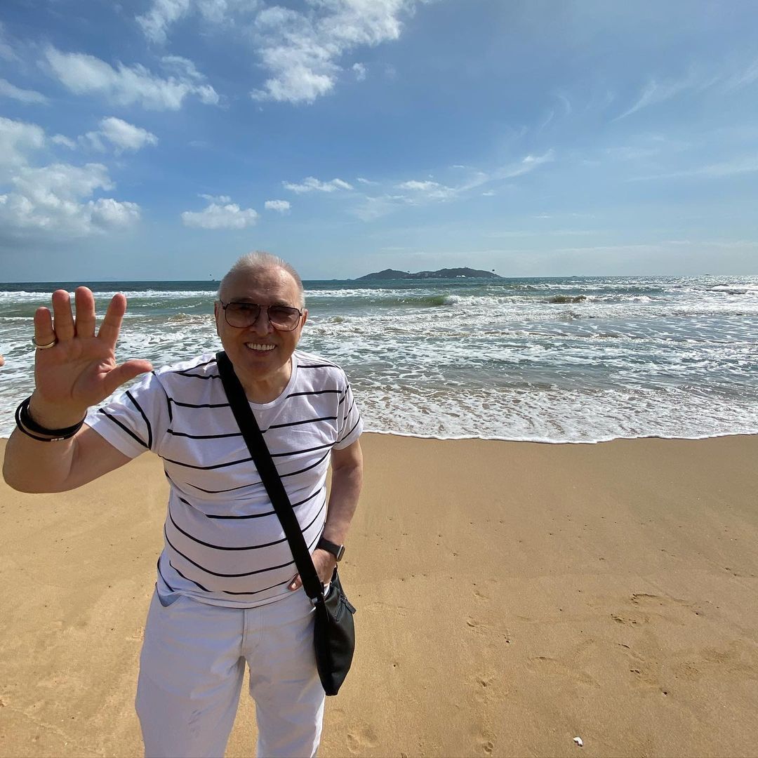 Вячеслав Зайцев на пляже в Санье