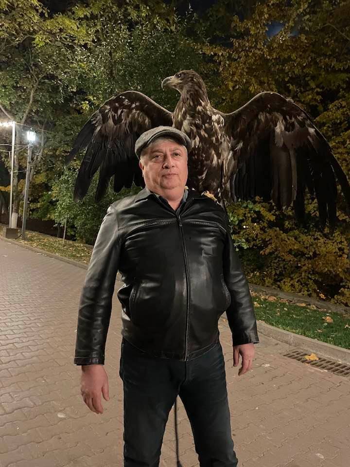 Cергей Члиянц на прогулке в парке