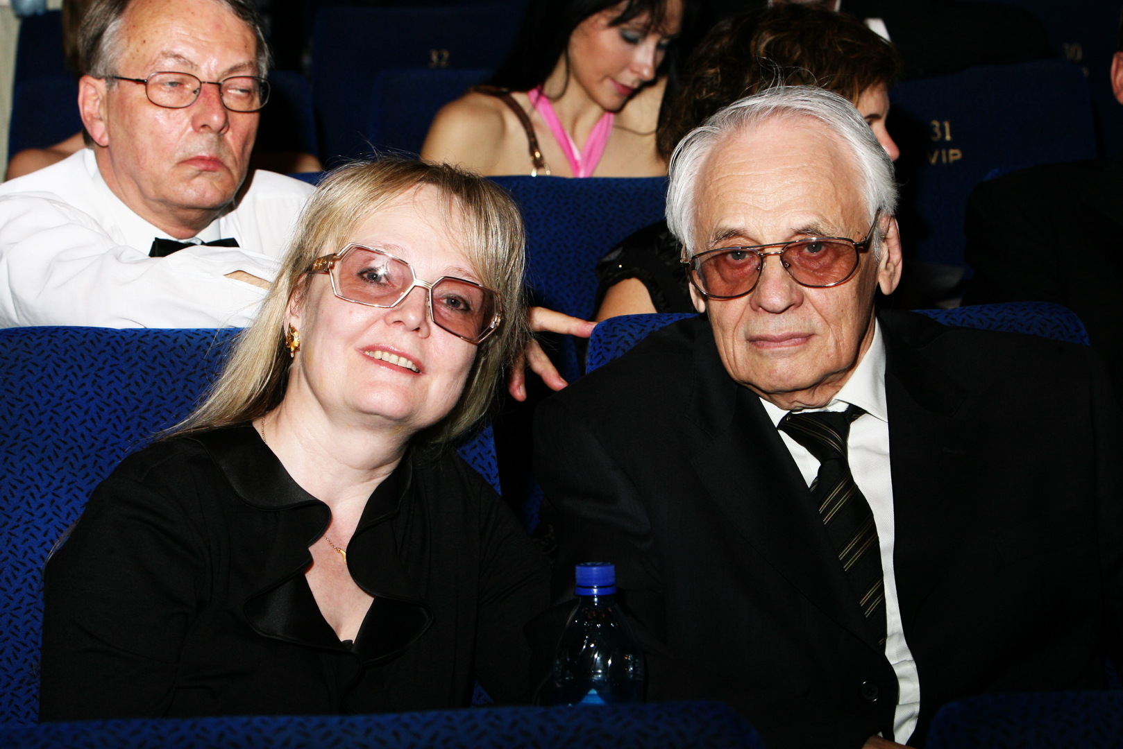Владимир Наумов с супругой в зрительском зале