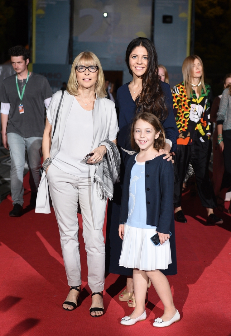 Вера Глаголева на кинофестивале с дочерью и внучкой
