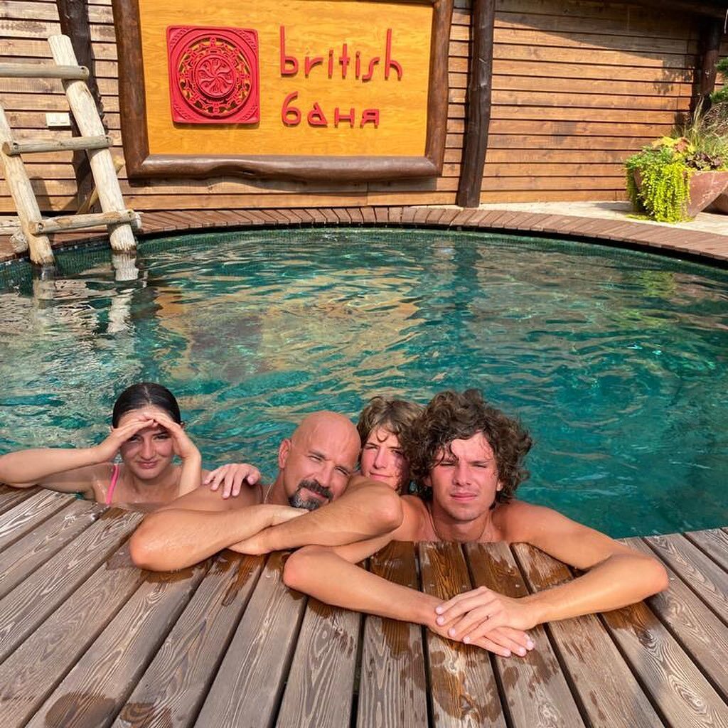 Егор с детьми