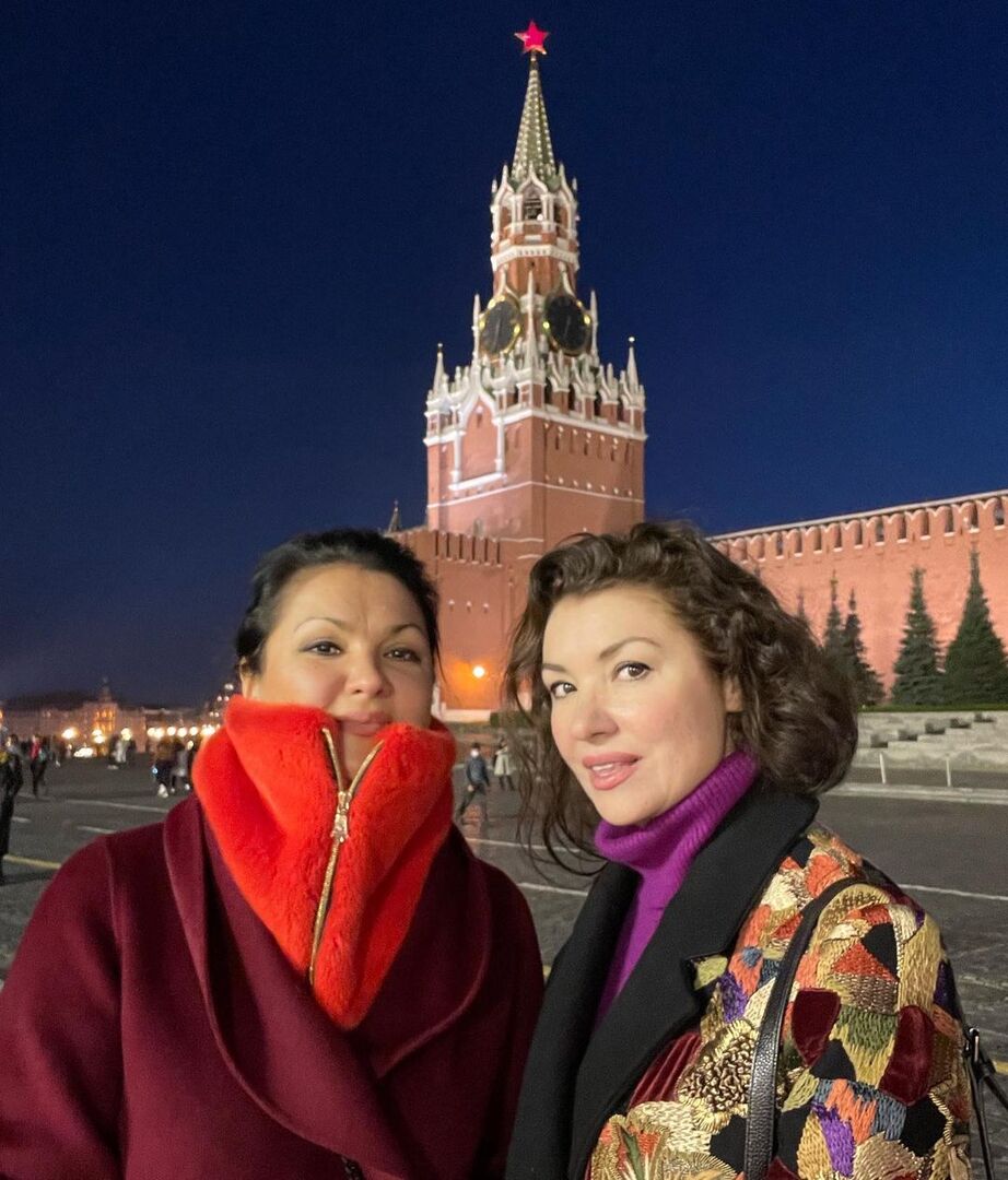 Анна с сестрой на Красной площади