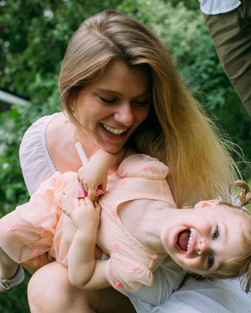 Анна Мышкина с дочерью